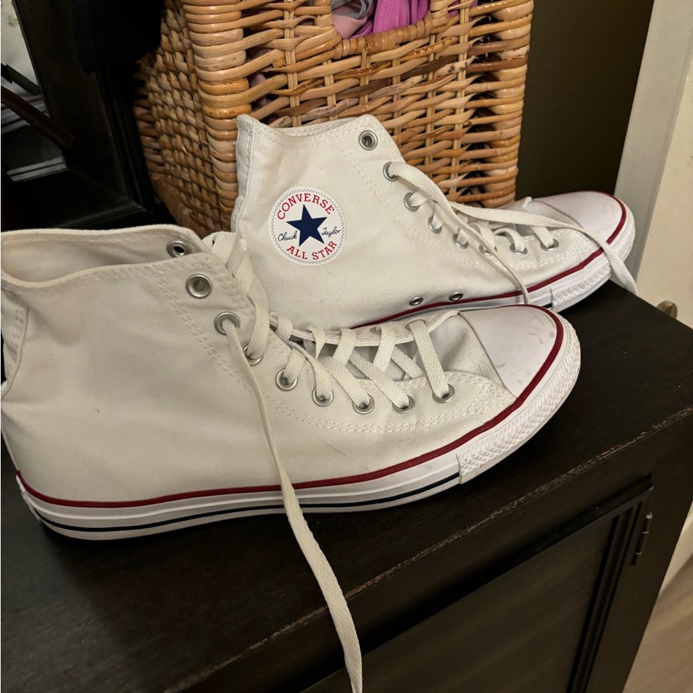 Brand new Men’s white high top converse